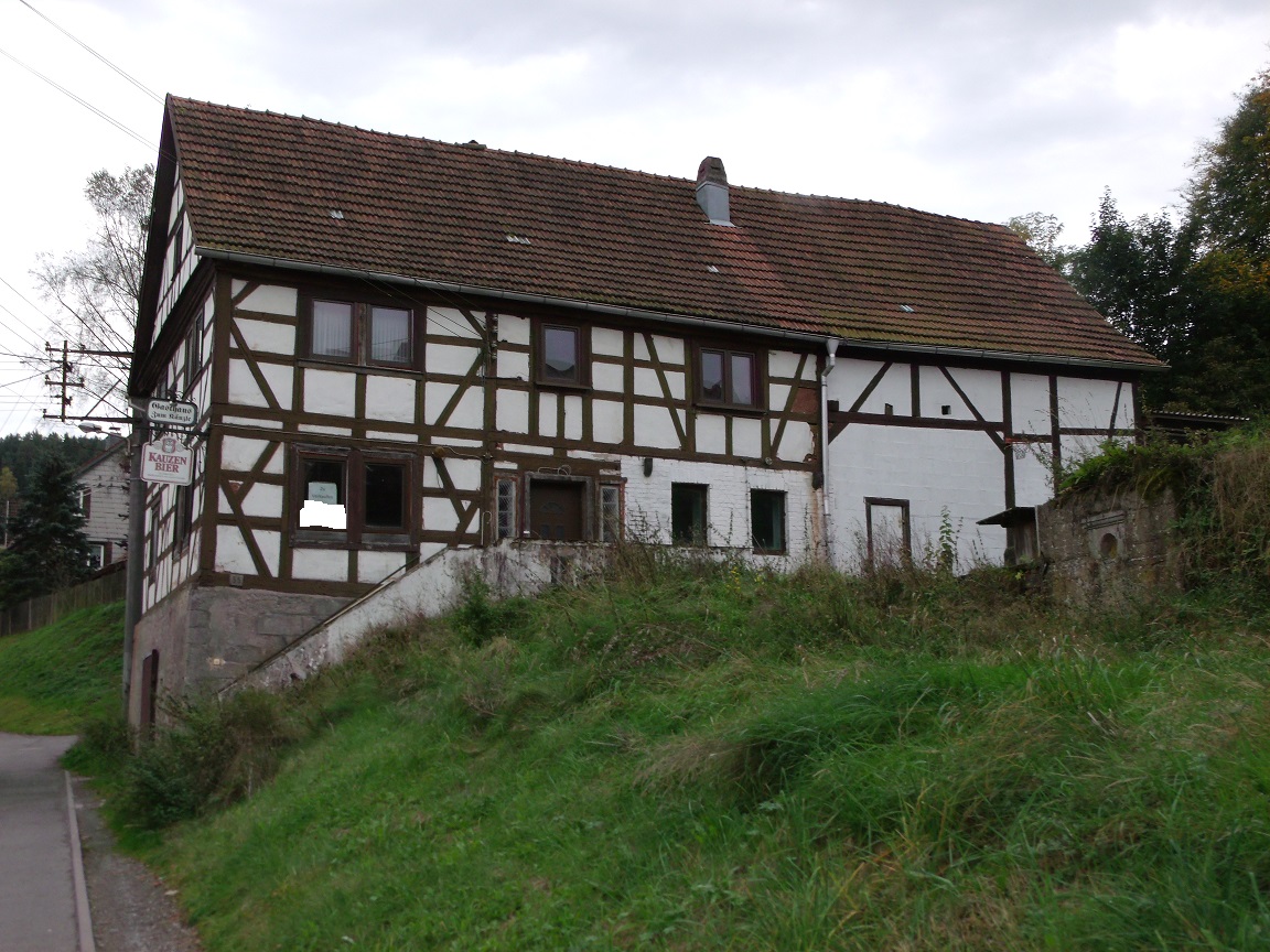 gro&szlig;es 2 FHs. in Ebertshausen / Th&uuml;ringen, ca. 160qm Wfl. und ca. 1200qm Grd., Kaufpreis:  &euro;  70.000,--